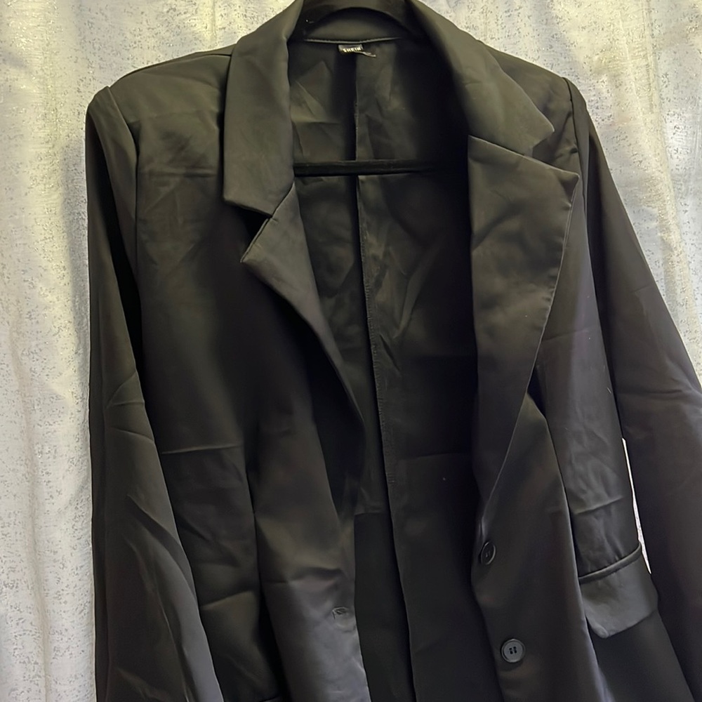 Thin black blazer